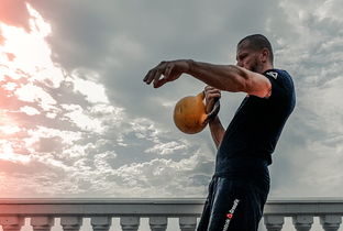 开云体育官网下载-詹姆斯亲自指导小将完成训练动作，詹姆斯训练有多刻苦